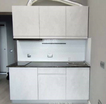 Модульная кухня Бруклин 2.4 x 2 м (Бетон белый) в Черепаново - cherepanovo.mebel54.com | фото